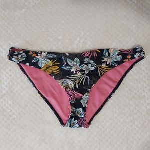 Time and tru bikini bottom (L)